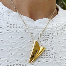 Cargar imagen en el visor de la galería, AMISTAD Pendant Necklace, handmade in 18k gold plated
