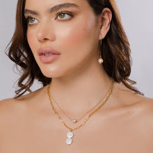 Cargar imagen en el visor de la galería, Handcrafted necklace with timeless design, mother-of-pearl finish, and 18k gold plated. Versatile and adjustable, suitable for layering. Natural pearl diameter 12-13mm. Total circumference up to 46cm. Length 24cm.
