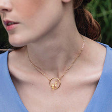 Cargar imagen en el visor de la galería, Handmade short necklace in 18k gold plated.
