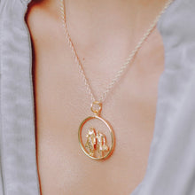 Cargar imagen en el visor de la galería, Pendant Charm Necklace. Handmade jewelry in 18k gold plated.
