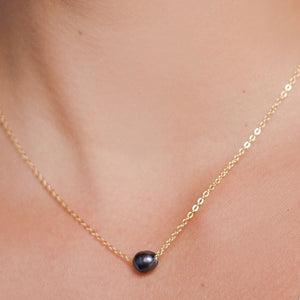 Pearl Short Necklace. Handmade jewelry in 18k gold plated. Black Pearl