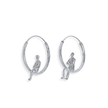 Cargar imagen en el visor de la galería, Circle Hoop Earrings in Silver
