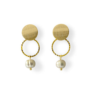 Mother of pearl drop earrings. Handmade jewelry in sterling silver and 18k gold plated.