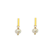 Load image into Gallery viewer, Pearl Drop Earrings in 18k gold plated. White Pearl
