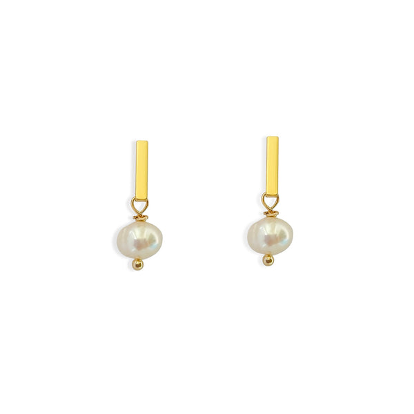 Pearl Drop Earrings in 18k gold plated. White Pearl