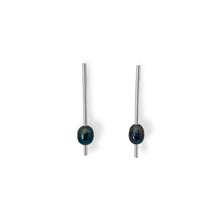 Cargar imagen en el visor de la galería, Pearl Drop Earrings in Sterling Silver. Black Pearl
