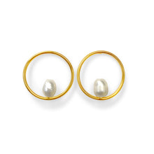 Load image into Gallery viewer, Pearl Circle Stud Earrings in 18k gold plated. White Pearl
