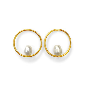 Pearl Circle Stud Earrings in 18k gold plated. White Pearl