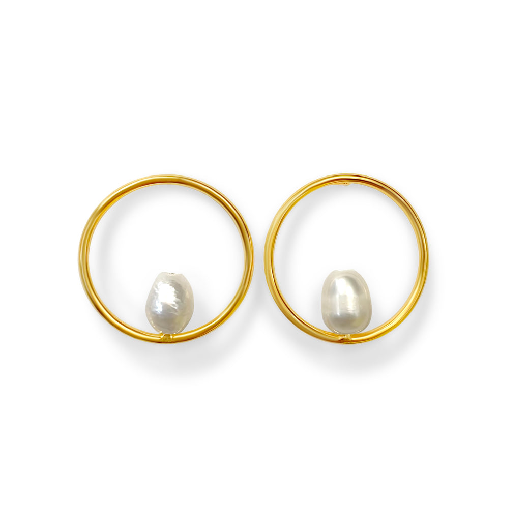 Pearl Circle Stud Earrings in 18k gold plated. White Pearl