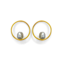 Load image into Gallery viewer, Pearl Circle Stud Earrings in 18k gold plated. Gray Pearl
