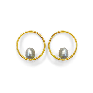 Pearl Circle Stud Earrings in 18k gold plated. Gray Pearl